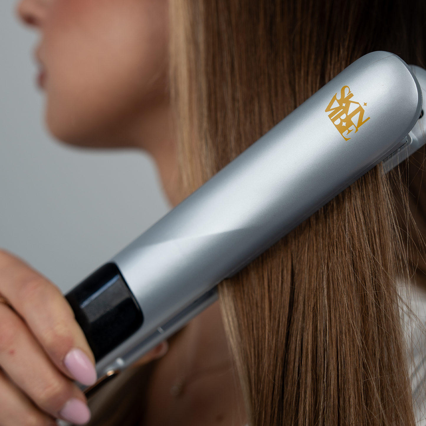 Nowa Prostownica od SkinVibe AstraSteam Plasma w kolorze srebrnym